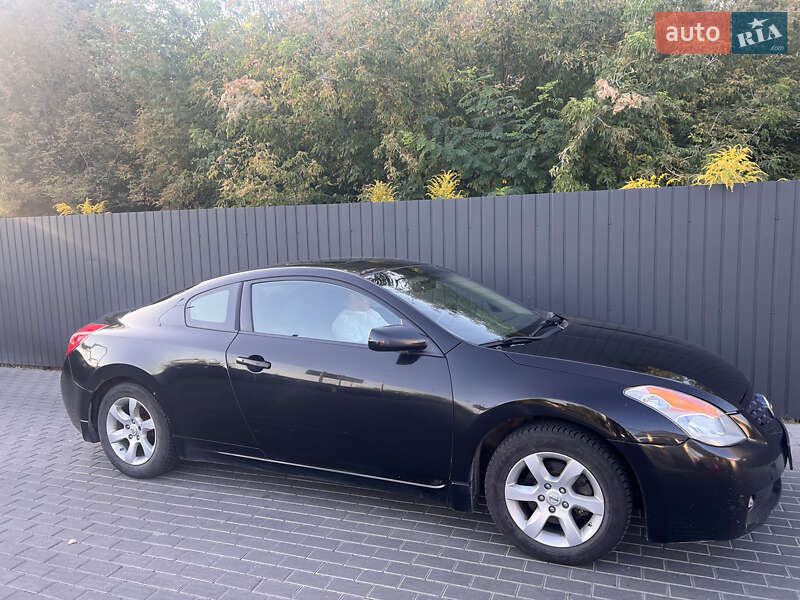 Купе Nissan Altima 2008 в Киеве