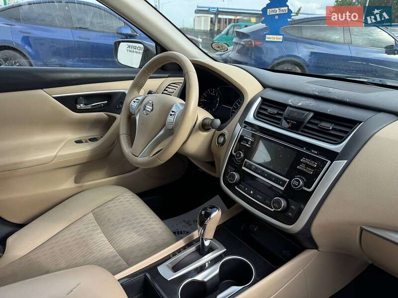 Седан Nissan Altima 2018 в Луцьку