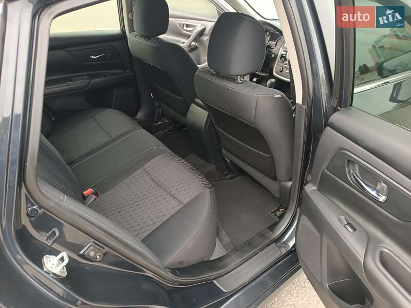 Седан Nissan Altima 2016 в Белогородке