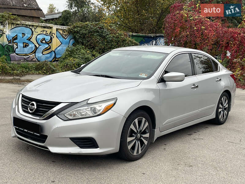 Седан Nissan Altima 2016 в 