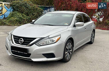 Седан Nissan Altima 2016 в 
