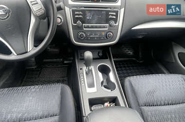 Седан Nissan Altima 2016 в 
