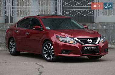 Седан Nissan Altima 2016 в Киеве