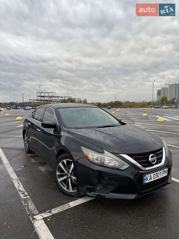 Седан Nissan Altima 2017 в Киеве