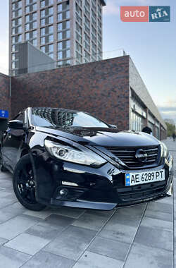 Седан Nissan Altima 2016 в Дніпрі