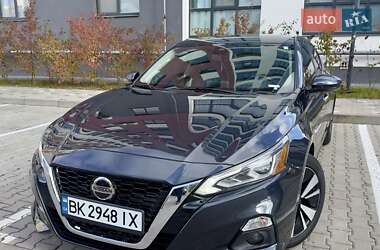 Седан Nissan Altima 2019 в Рівному