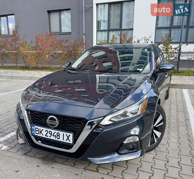 Седан Nissan Altima 2019 в Рівному