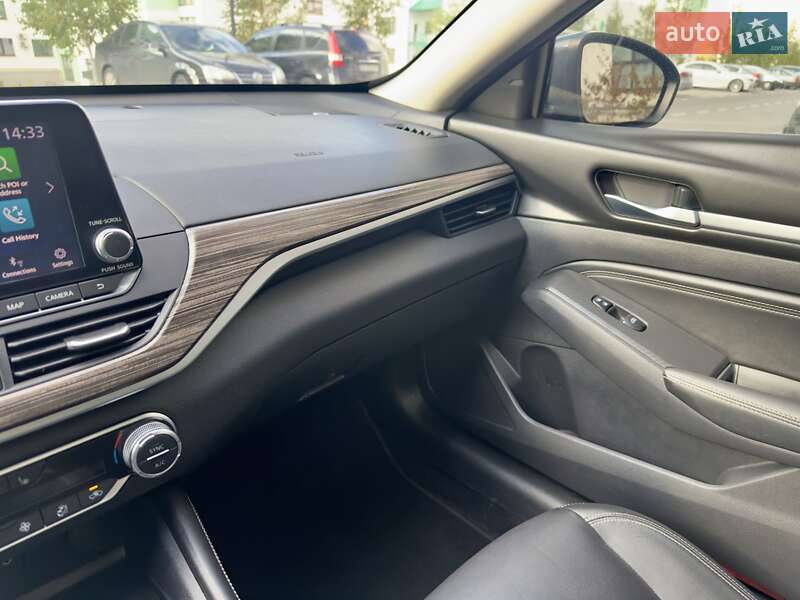Седан Nissan Altima 2019 в Рівному