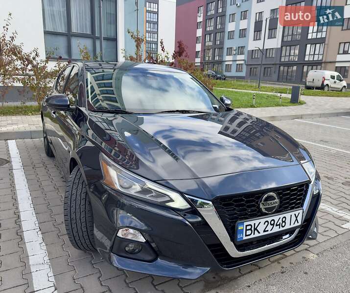 Седан Nissan Altima 2019 в Рівному