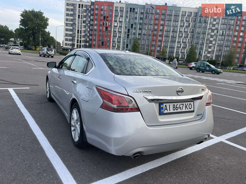 Седан Nissan Altima 2013 в Киеве