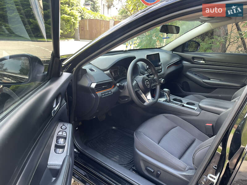 Седан Nissan Altima 2019 в Киеве