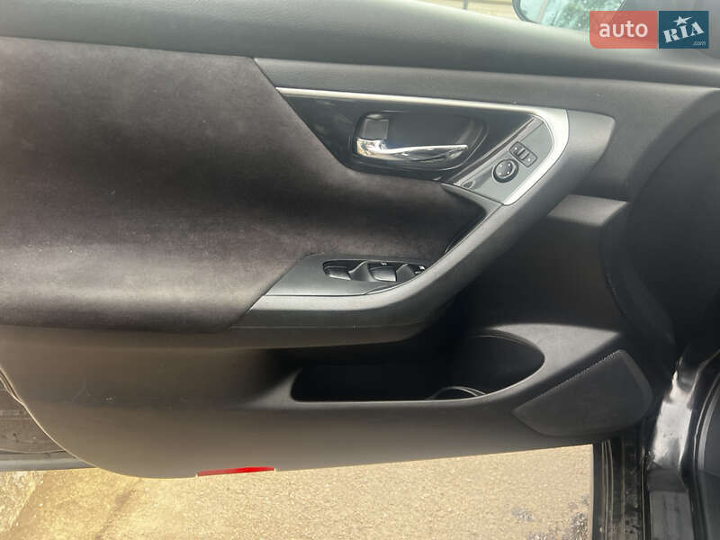 Седан Nissan Altima 2012 в Николаеве