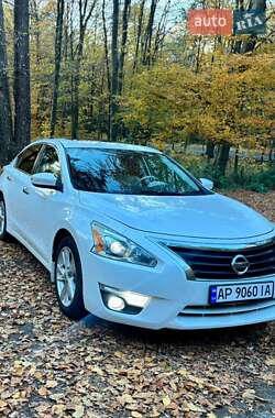 Седан Nissan Altima 2015 в Львове