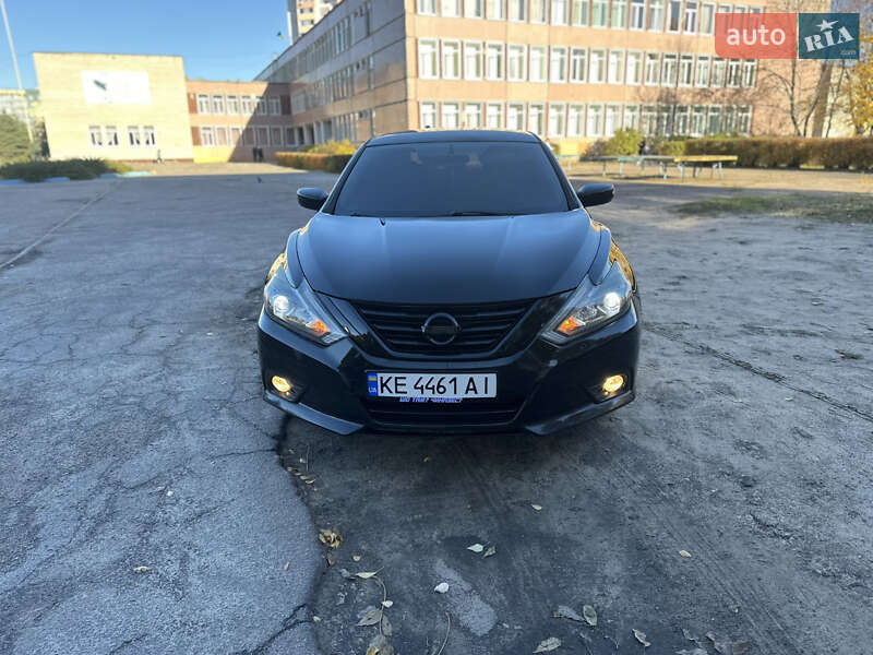 Седан Nissan Altima 2016 в Каменском