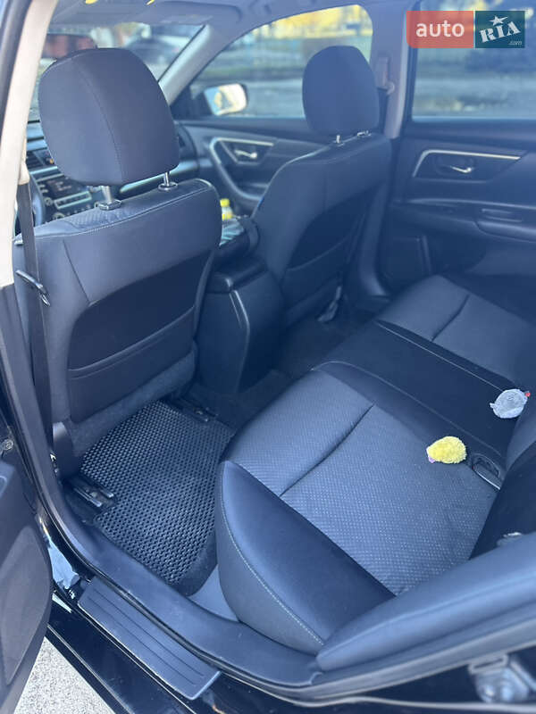 Седан Nissan Altima 2016 в Каменском