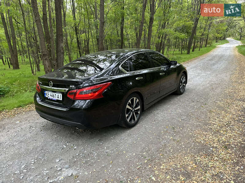 Седан Nissan Altima 2016 в Каменском