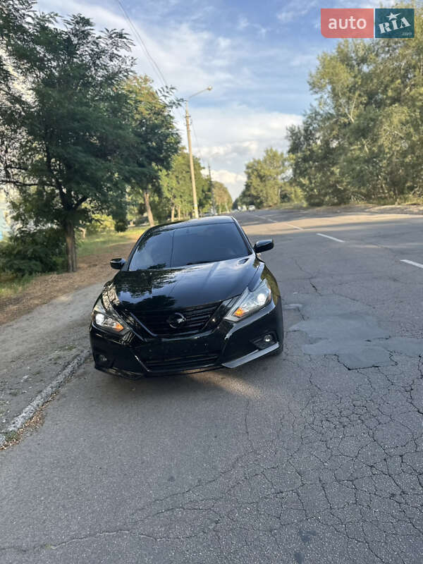 Седан Nissan Altima 2016 в Каменском