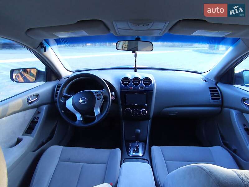 Седан Nissan Altima 2010 в Судовой Вишне