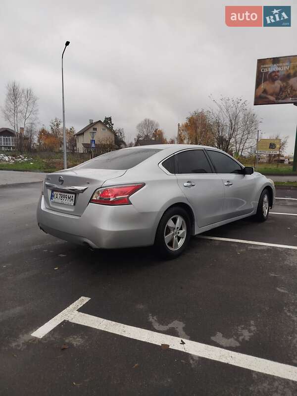 Седан Nissan Altima 2015 в Бучі