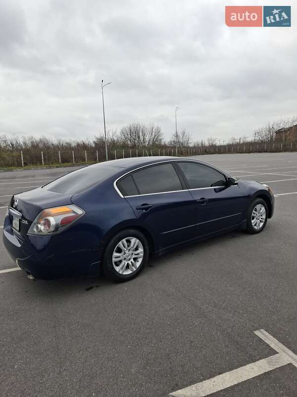 Седан Nissan Altima 2009 в Виннице