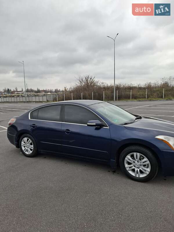 Седан Nissan Altima 2009 в Виннице