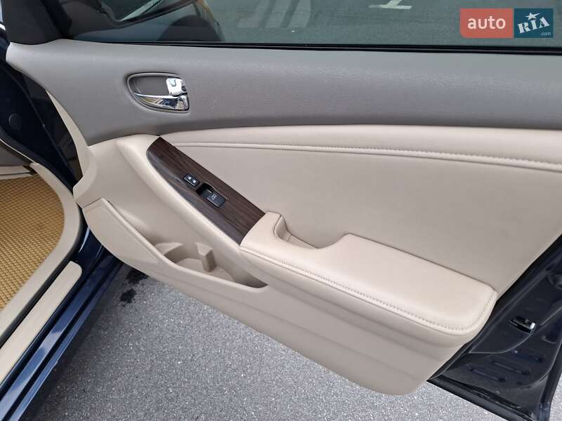 Седан Nissan Altima 2009 в Виннице