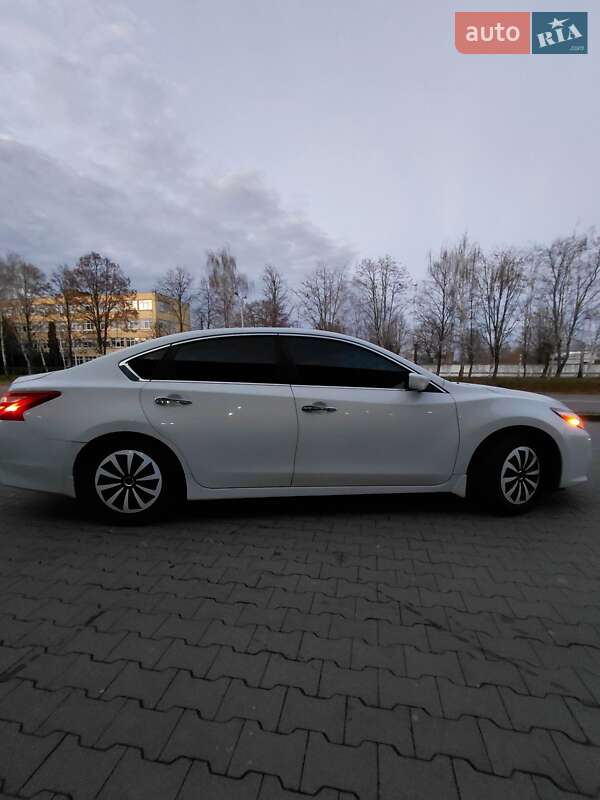 Седан Nissan Altima 2017 в Білій Церкві