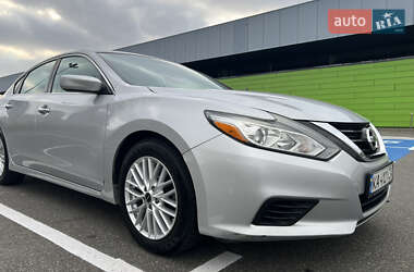 Седан Nissan Altima 2016 в Києві