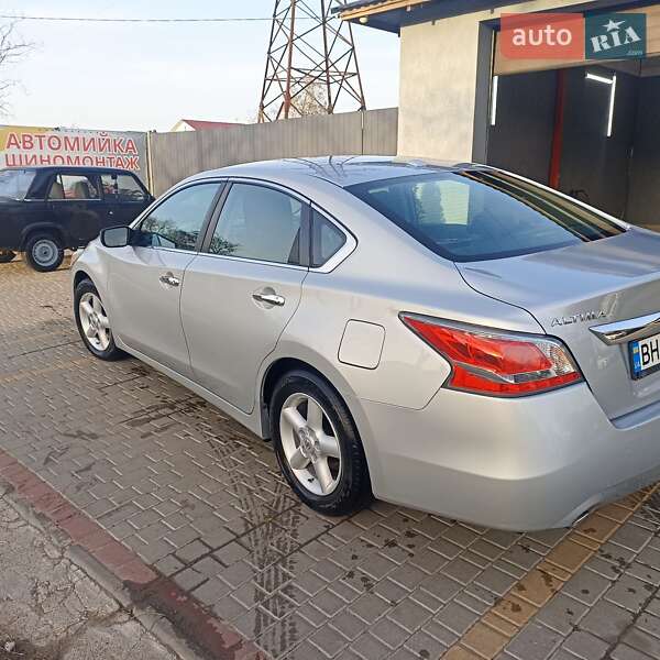 Седан Nissan Altima 2015 в Одесі