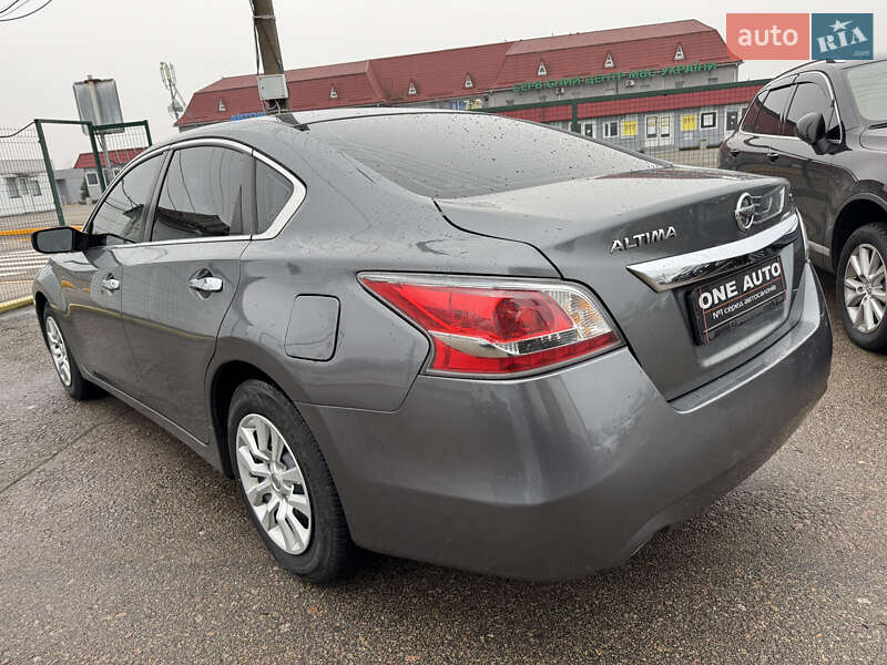 Седан Nissan Altima 2014 в Киеве
