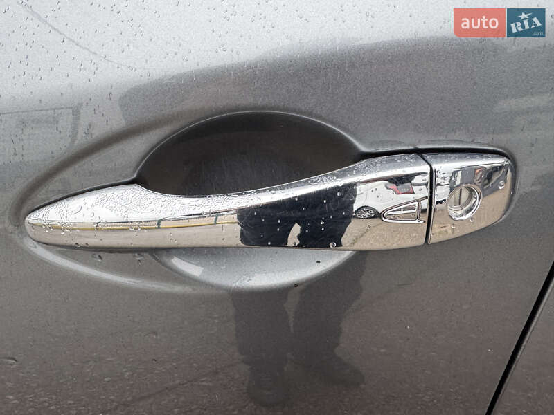 Седан Nissan Altima 2014 в Киеве