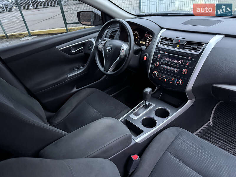 Седан Nissan Altima 2014 в Киеве