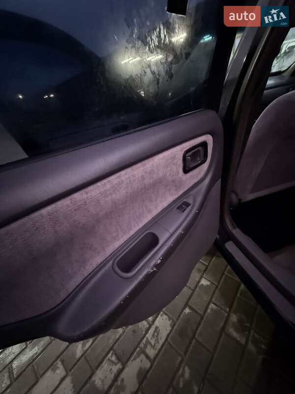 Седан Nissan Altima 1998 в Харькове