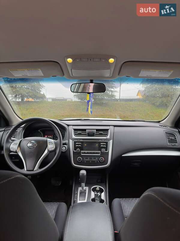Седан Nissan Altima 2017 в Ровно