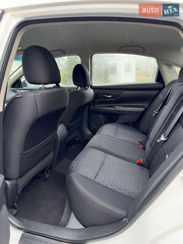 Седан Nissan Altima 2017 в Ровно