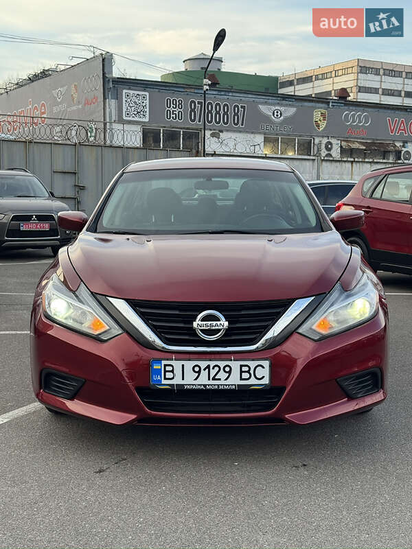 Седан Nissan Altima 2015 в Киеве