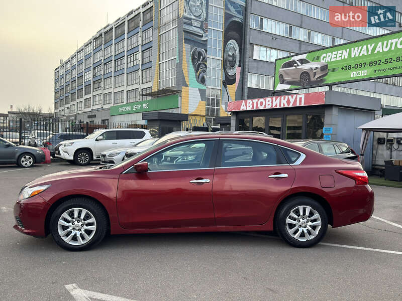 Седан Nissan Altima 2015 в Киеве