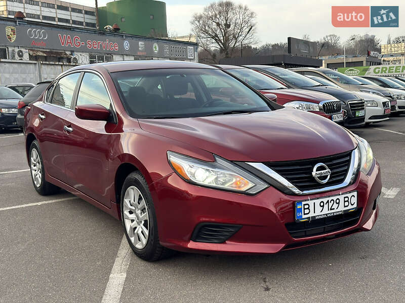 Седан Nissan Altima 2015 в Киеве