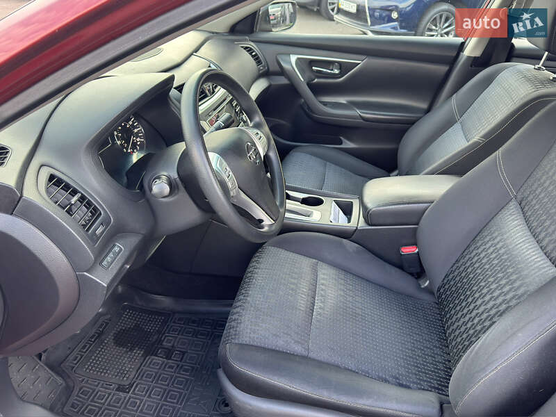 Седан Nissan Altima 2015 в Киеве