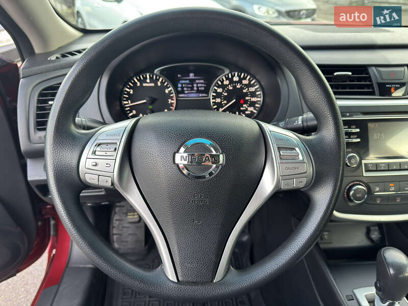 Седан Nissan Altima 2015 в Киеве