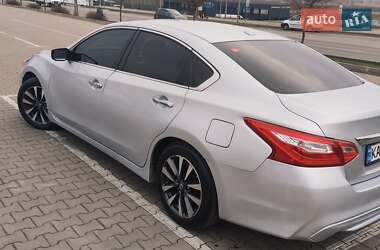 Седан Nissan Altima 2016 в Києві
