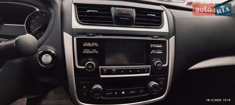 Седан Nissan Altima 2016 в Києві