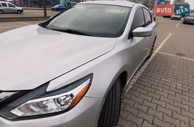Седан Nissan Altima 2016 в Києві