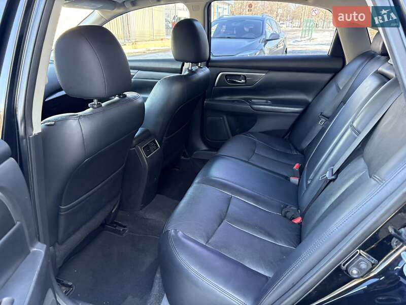 Седан Nissan Altima 2015 в Миколаєві