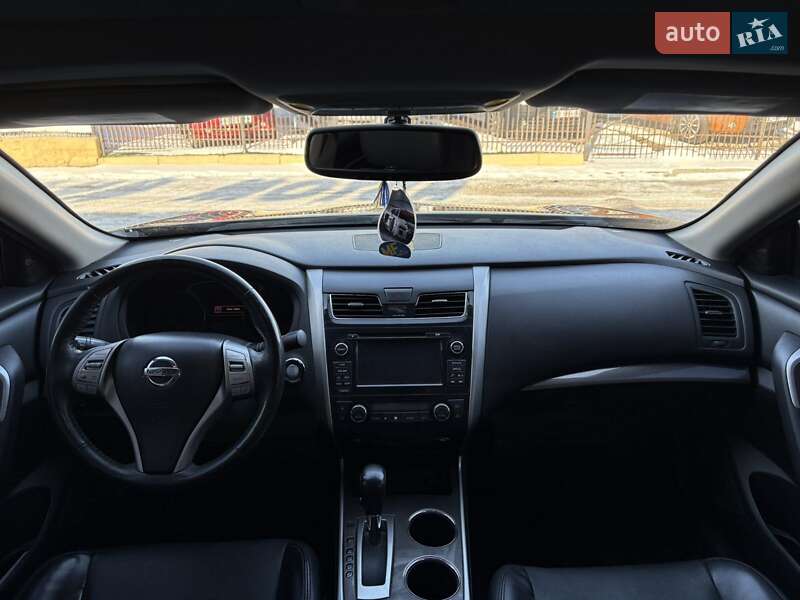 Седан Nissan Altima 2015 в Миколаєві