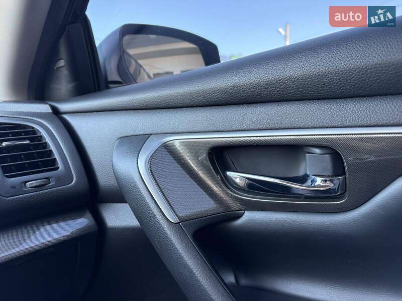 Седан Nissan Altima 2015 в Миколаєві