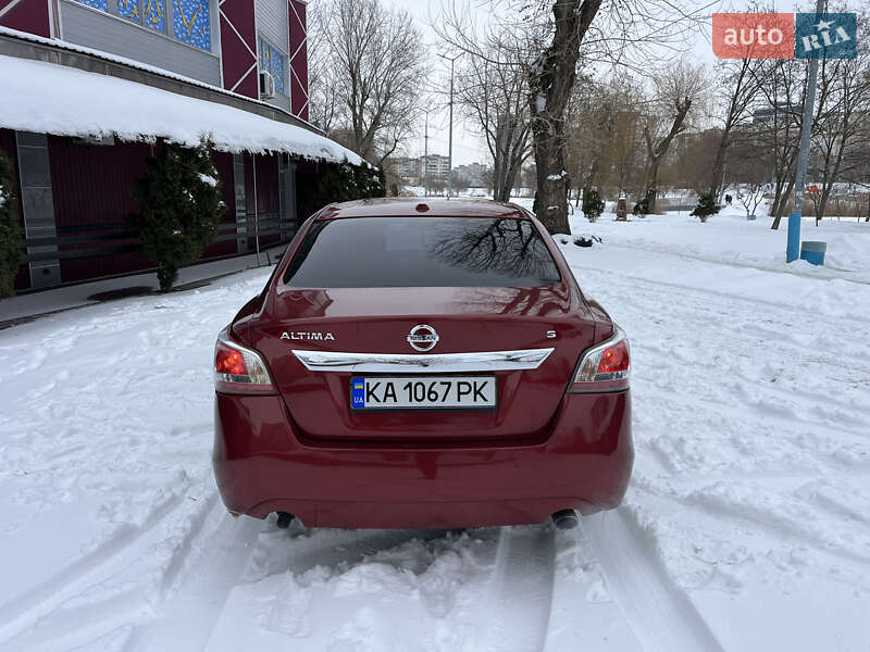 Седан Nissan Altima 2015 в Киеве