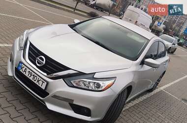 Седан Nissan Altima 2016 в Киеве