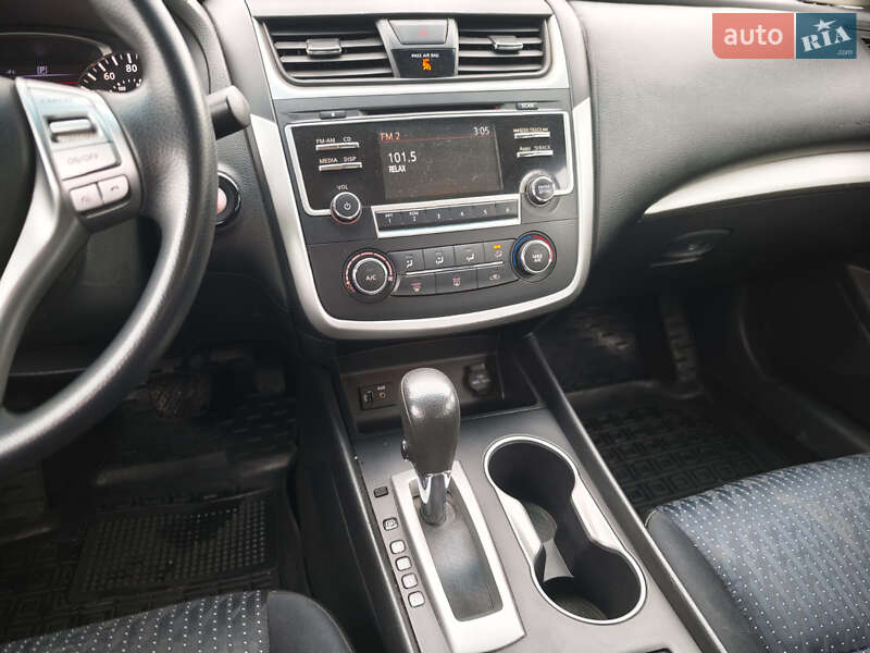 Седан Nissan Altima 2015 в Киеве фото 15 Седан Nissan Altima 2015 в Киеве