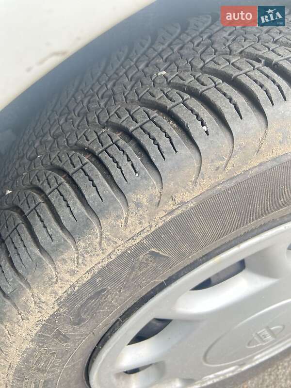 Седан Nissan Altima 1993 в Запорожье